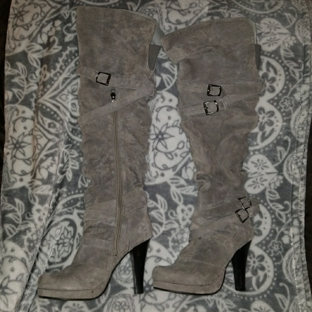 Two lips Tall boots